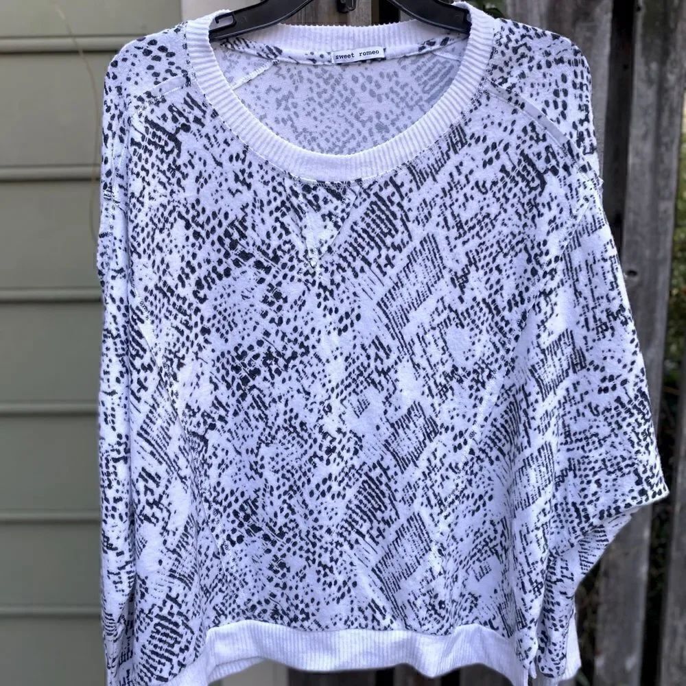 Sweet Romeo Black & White Sweater Sz L NWOT